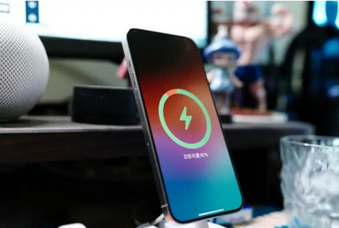 西藏苹果15换屏服务分享用什么充电器给iPhone15充电更好 